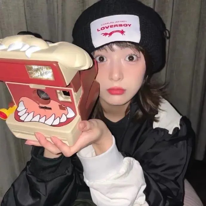 末任女士就拜托了首屏图