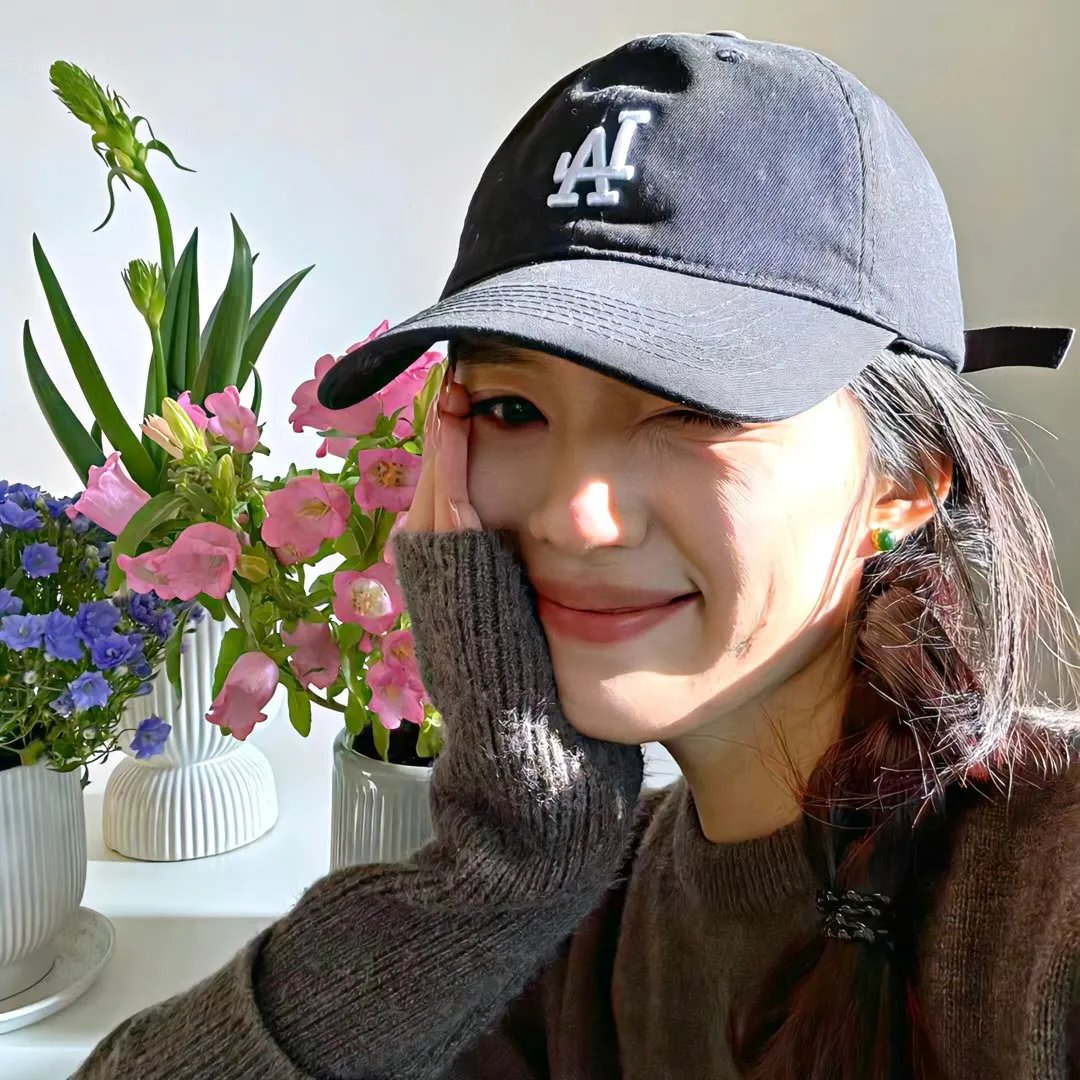 密切关注阿米莉亚封面